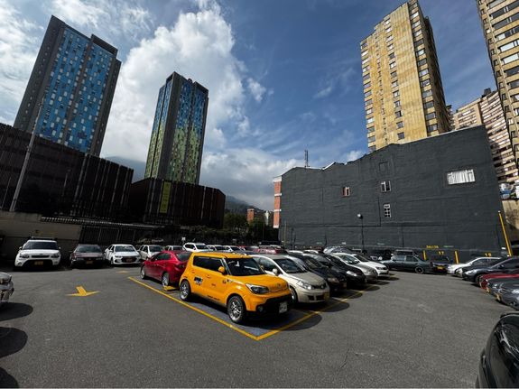 Parqueadero cerca de Monserrate en Bogotá con transporte y recomendaciones
